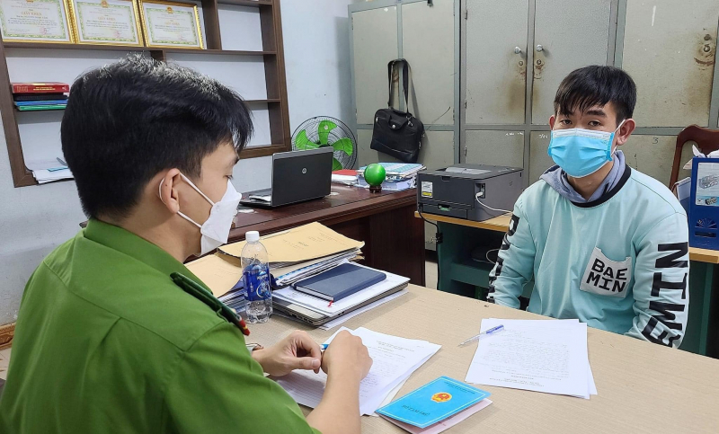 Cầm xe máy để chơi tiền ảo rồi bịa chuyện bị cướp tài sản để báo Công an -0