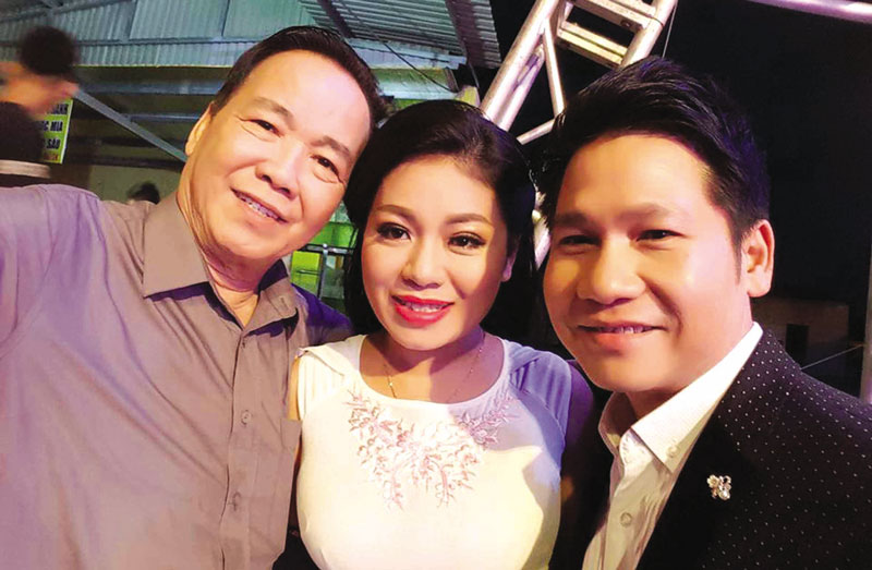 “Hội đã tan rồi, chia tay bên dòng sông” -0