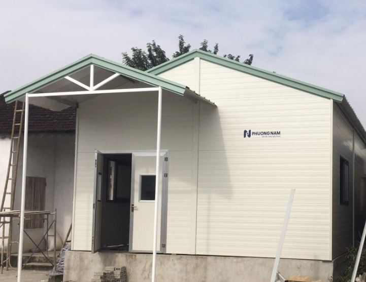 Chi Hội Nhà văn Công an phối hợp tặng nhà tình thương cho phụ nữ nghèo -0