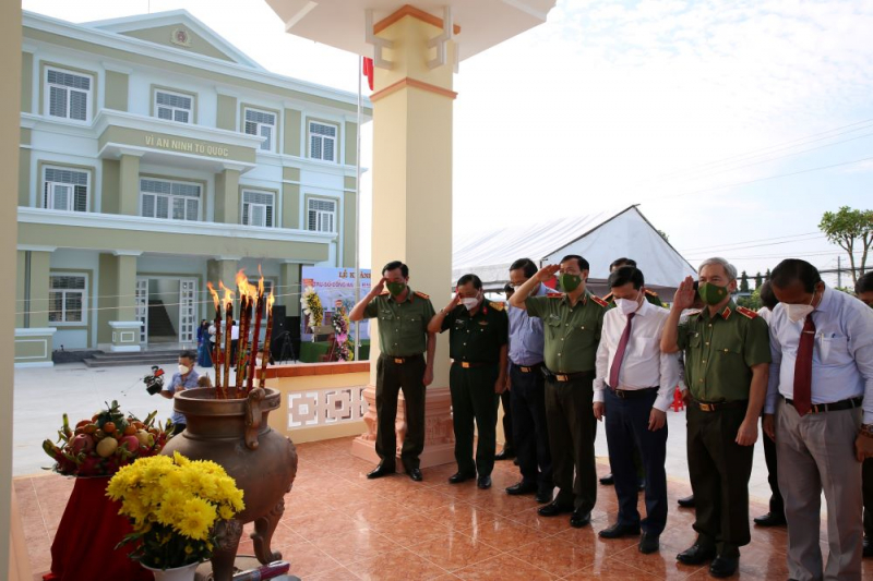 Đồng Chí Lê Tấn Tới dự lễ khánh thành trụ sở Công an xã Bình Tịnh -0