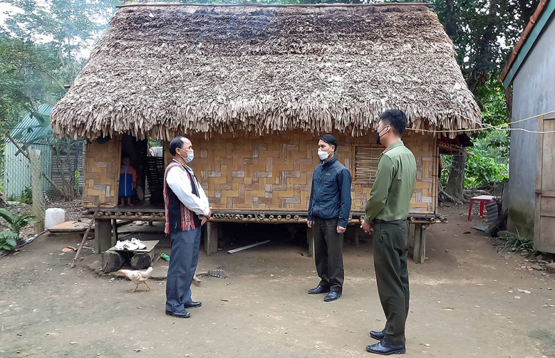 Phát huy vai trò người có uy tín trong vùng đồng bào thiểu số -0
