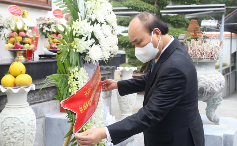 Chủ tịch nước Nguyễn Xuân Phúc  dâng hương tại Khu di tích Ngã ba Đồng Lộc -0