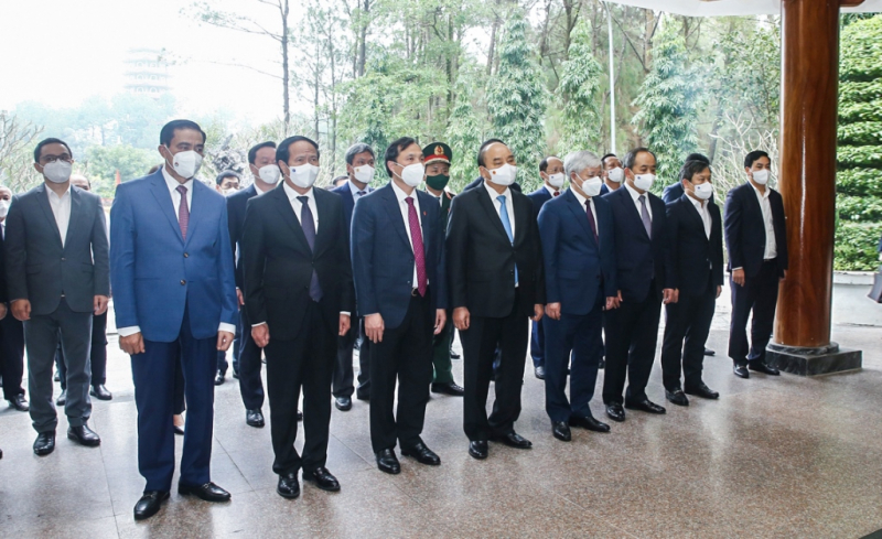 Chủ tịch nước Nguyễn Xuân Phúc  dâng hương tại Khu di tích Ngã ba Đồng Lộc -0