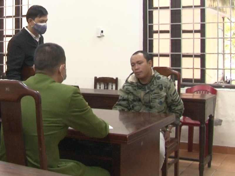 Dùng kéo đâm bạn nhậu tử vong rồi lẻn vào khu nhà trọ lẩn trốn -0