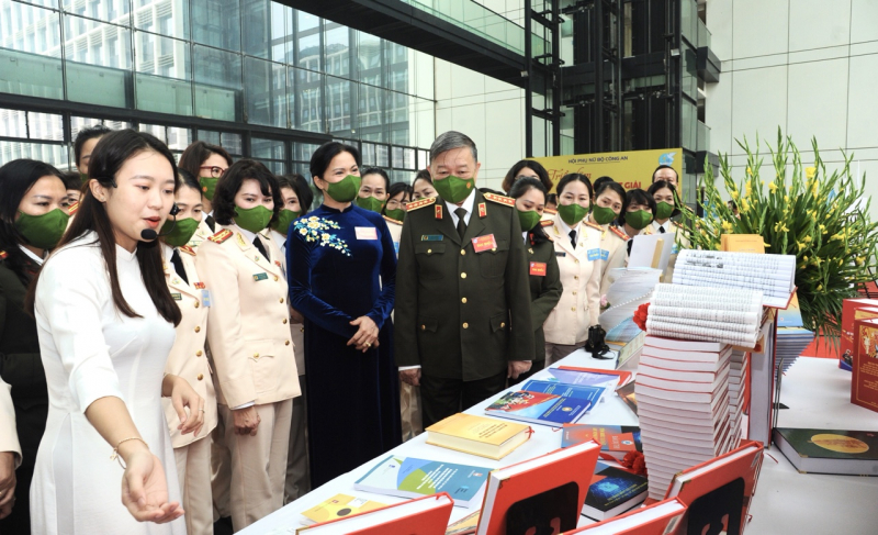 Đổi mới toàn diện, đồng bộ các cấp Hội Phụ nữ Công an từ Bộ đến cơ sở -0