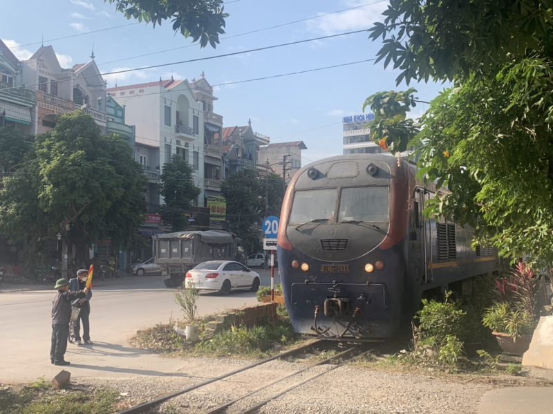Người gác tàu thầm lặng -0
