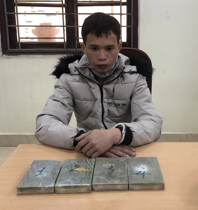 đối tượng lò văn tiến cùng tang vật.jpg -0