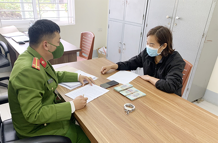 ‘Say tình’ qua mạng, nam thanh niên bị lừa gần nửa tỉ đồng -0