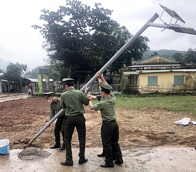 Mang “Ánh sáng An ninh” đến với vùng quê nghèo bên bờ Vu Gia -0
