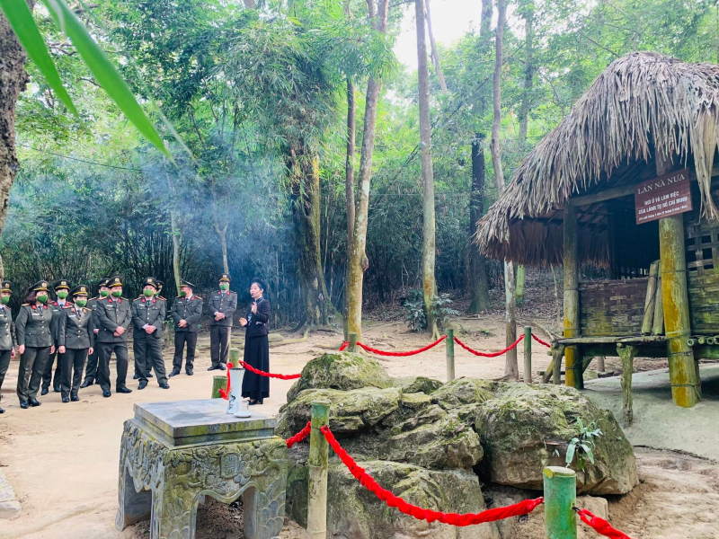 Cục Y tế về nguồn, tặng quà tri ân tại Tuyên Quang -1