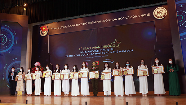 Vinh danh 10 cá nhân nhận giải thưởng khoa học công nghệ Quả cầu vàng -0