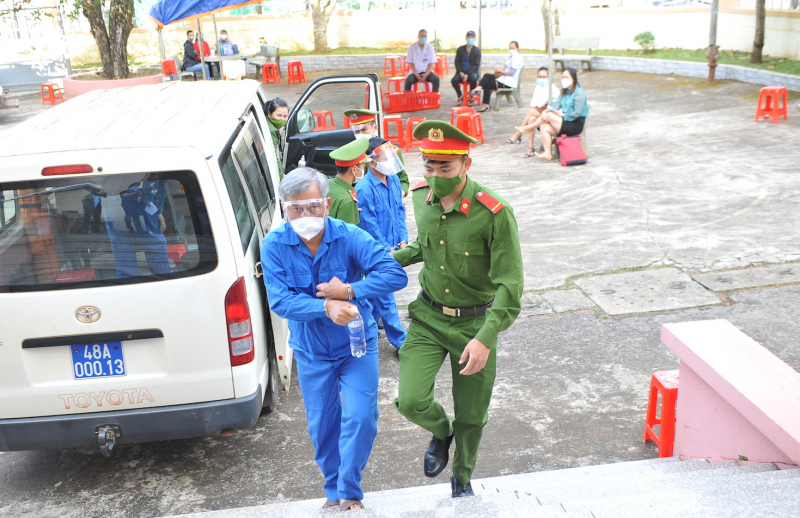 “Đại gia” Trịnh Sướng cùng 38 đồng phạm tiếp tục hầu toà -0