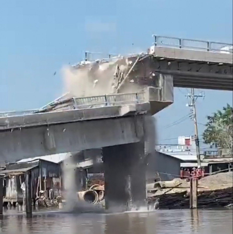 Huyện Phú Tân báo gì về vụ sập cầu Cái Đôi Vàm ? -0