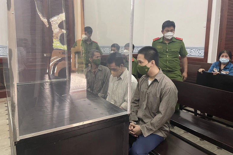 Cha - con mua bán ma túy, kẻ lĩnh án tử, người 15 năm tù -0