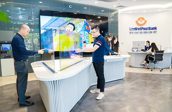 Trải nghiệm dịch vụ tại phòng giao dịch thông minh của LienVietPostBank với nhiều phần quà hấp dẫn -0