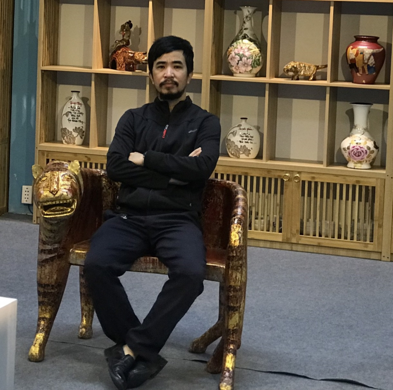 Tạo tác 2022 tác phẩm Hổ độc bản bằng gỗ mít và đá ong -0