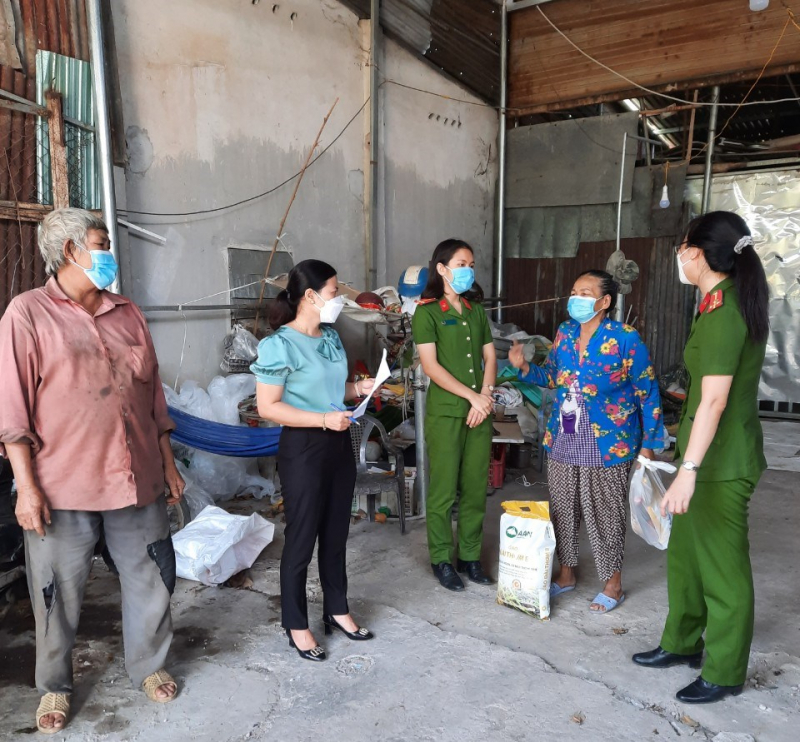 Công an tỉnh Bà Rịa-Vũng Tàu trao 1.000 phần quà “san sẻ yêu thương” -0