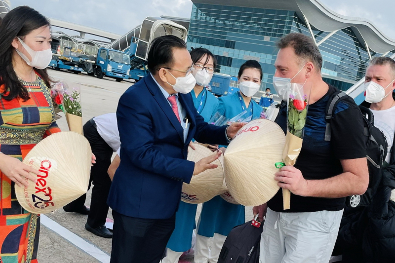 325 du khách Nga đầu tiên có “hộ chiếu vaccine” đến Khánh Hòa -0