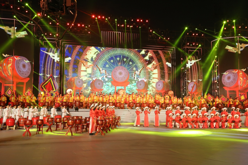 Đoàn Nghệ thuật Trống hội của Học viện CSND biểu diễn tại Ngày Quốc gia Việt Nam ở Dubai  -0