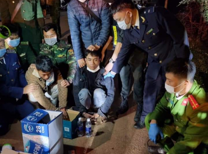 Bắt vụ vận chuyển 2kg ma tuý đá và 12.000 viên ma tuý tổng hợp -0