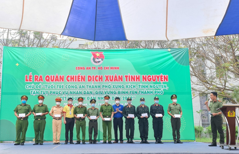 Tuổi trẻ Công an TP Hồ Chí Minh ra quân Chiến dịch Xuân Tình nguyện năm 2022  -0