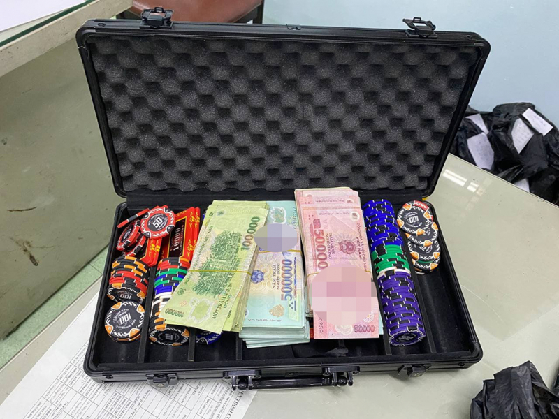 Biến căn phòng trong căn nhà thuê thành sòng bạc Poker -0