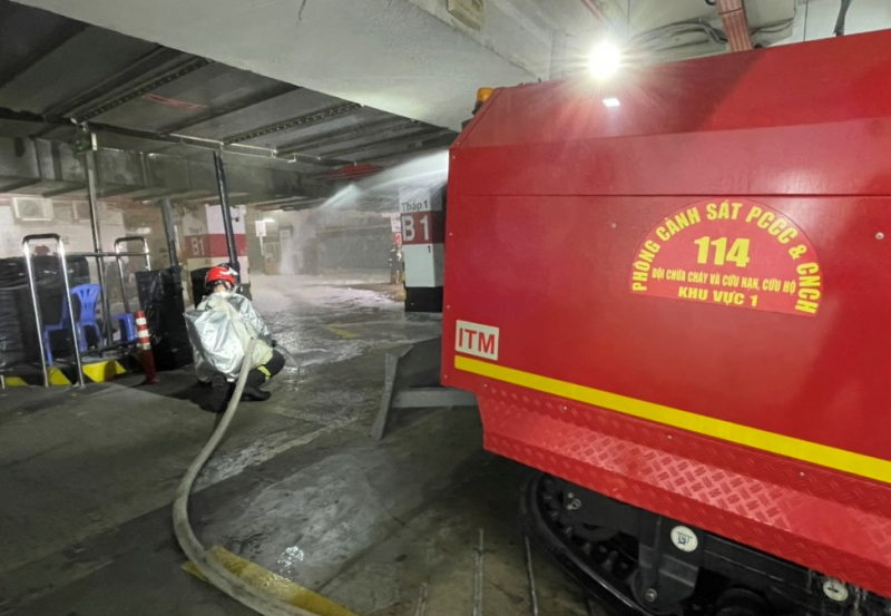 Rô bốt chữa cháy sự cố dưới tầng hầm tòa nhà Saigon Center -1