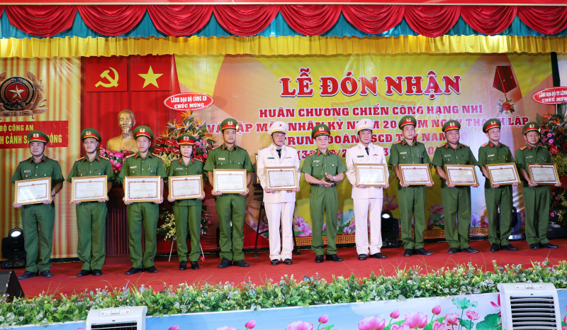 Kỷ niệm 20 năm thành lập Trung đoàn CSCĐ Tây Nam Bộ -1