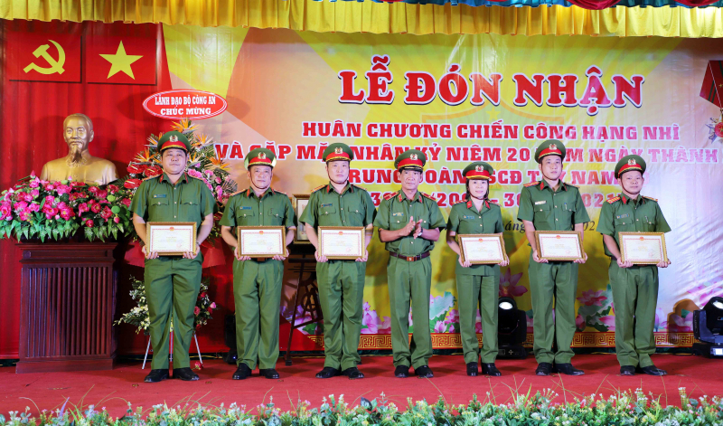 Kỷ niệm 20 năm thành lập Trung đoàn CSCĐ Tây Nam Bộ -0