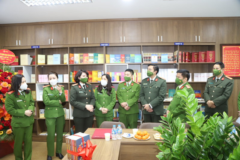 Văn phòng Cơ quan CSĐT Bộ Công an khai trương Thư viện nghiệp vụ -0