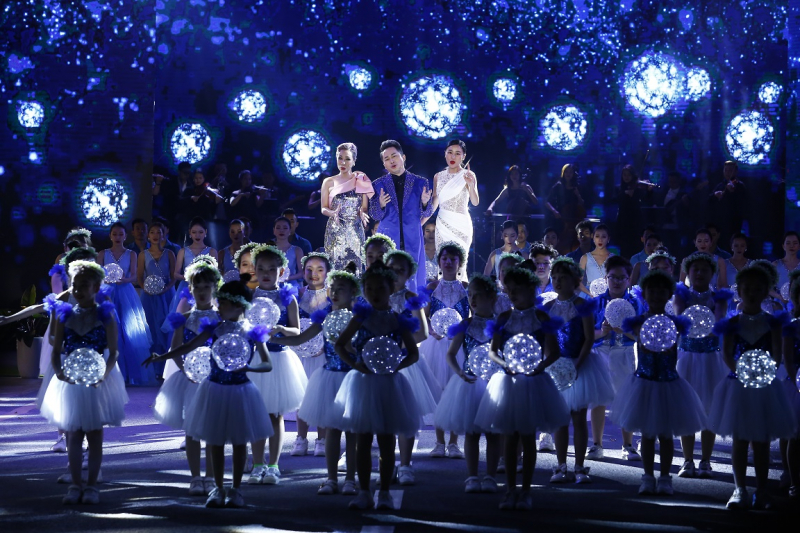 Giáo sư Cù Trọng Xoay cùng dàn sao hội ngộ trong “Vũ khúc ánh sáng – Countdown 2022”  -0