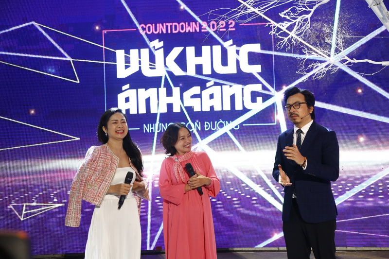 Giáo sư Cù Trọng Xoay cùng dàn sao hội ngộ trong “Vũ khúc ánh sáng – Countdown 2022”  -0