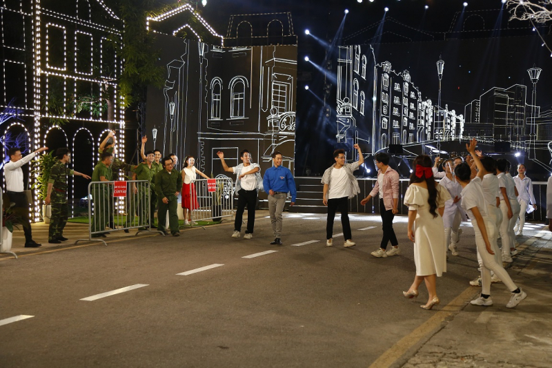 Giáo sư Cù Trọng Xoay cùng dàn sao hội ngộ trong “Vũ khúc ánh sáng – Countdown 2022”  -0