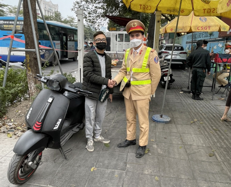 Ngày cuối năm ngỡ ngàng nhận lại xe từ cảnh sát 141 -0