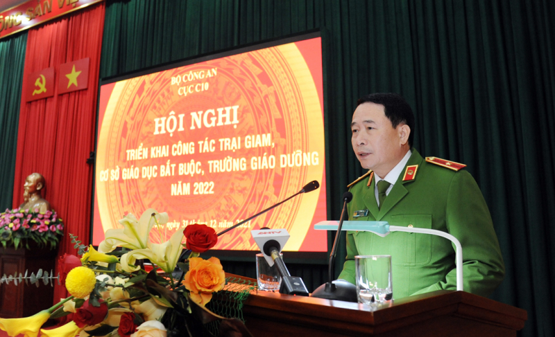 Trên làm gương mẫu mực, dưới tích cực làm theo -0