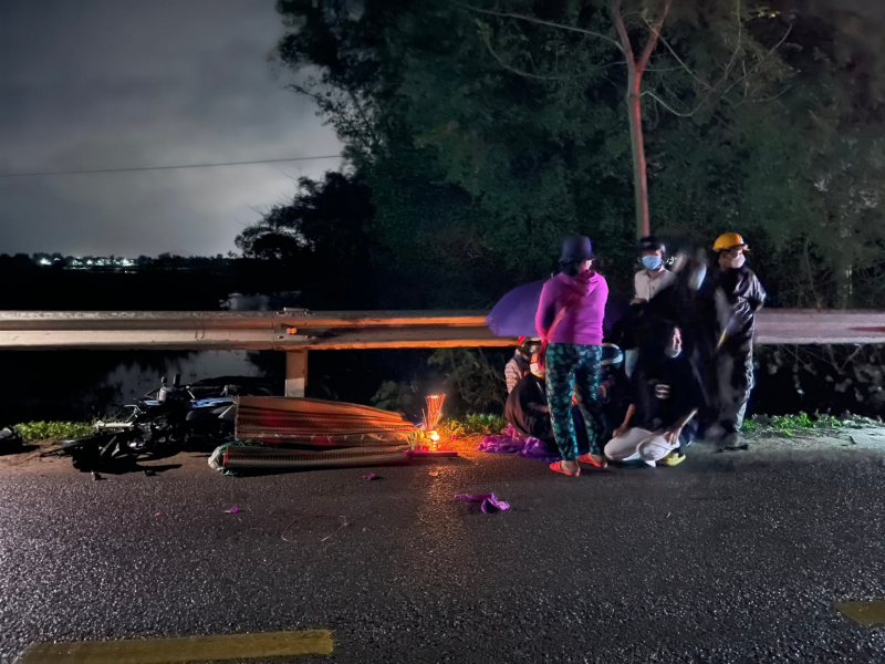 Chặn bắt khẩn cấp ô tô tải gây tai nạn liên hoàn bỏ trốn -0