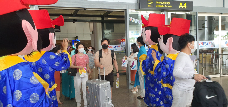 Đà Nẵng đón hàng trăm du khách “xông đất” ngày đầu năm mới 2022 -1