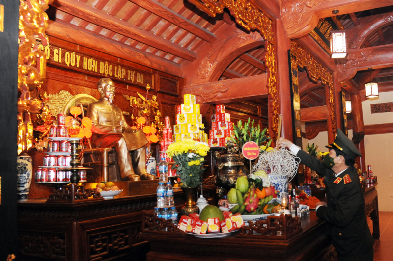 Đoàn Công tác Bộ Công an viếng Nghĩa trang Liệt sĩ Quốc gia Vị Xuyên -1