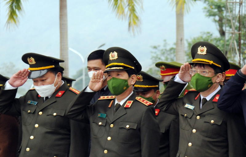 Đoàn Công tác Bộ Công an viếng Nghĩa trang Liệt sĩ Quốc gia Vị Xuyên -2