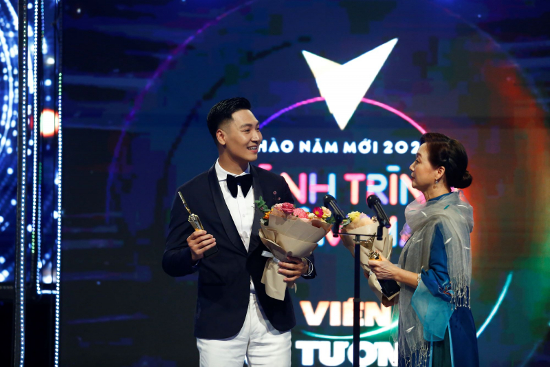 	“Hương vị tình thân” được tôn vinh Phim truyền hình ấn tượng VTV Awards 2021 -0