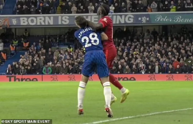 Thủ quân Chelsea bất mãn với pha nhận thẻ vàng nhanh nhất lịch sử giải Ngoại hạng -0