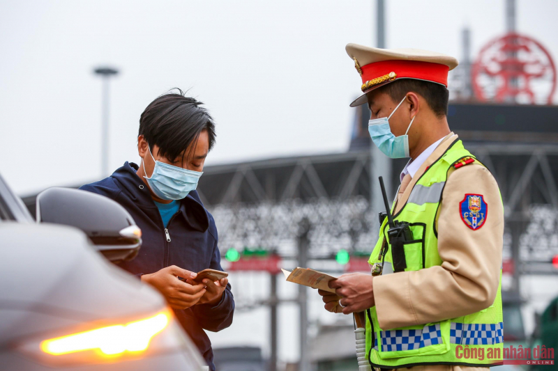 3 ngày Tết, hàng trăm tài xế vi phạm nồng độ cồn bị xử lý -0