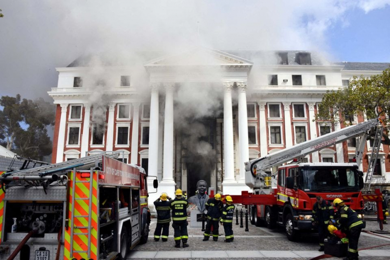 Nam Phi bắt nghi phạm phóng hỏa tòa nhà Quốc hội ngày đầu năm mới -0
