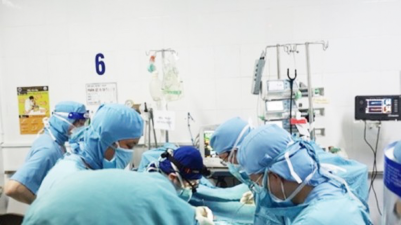 Cứu sống bé gái mắc dị tật tim bẩm sinh gây tím tái chân tay -0