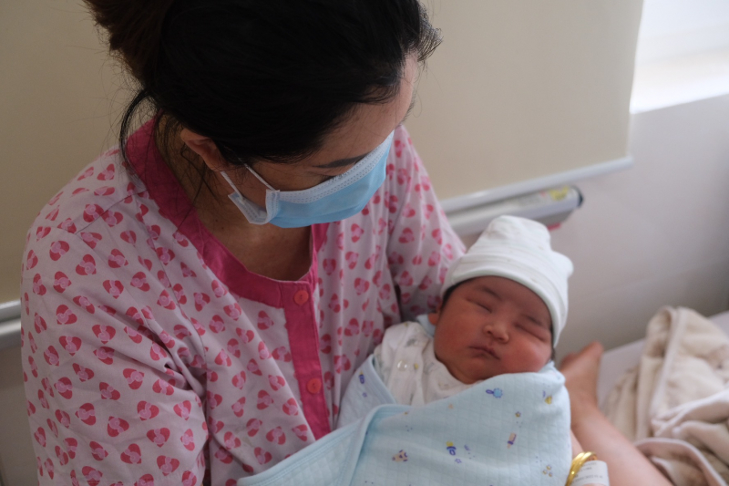 Một bé trai ra đời nặng hơn 5kg tại Bệnh viện Hùng Vương  -0