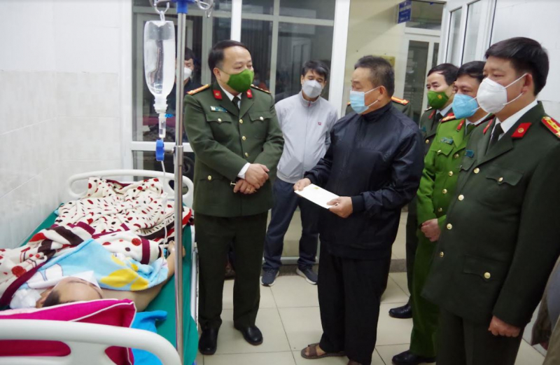 Thăm hỏi CBCS Công an bị thương khi truy bắt tội phạm ma túy -0