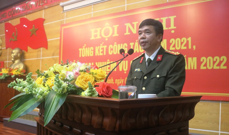 Mỗi cán bộ chiến sỹ luôn gắn bó mật thiết với Nhân dân -0