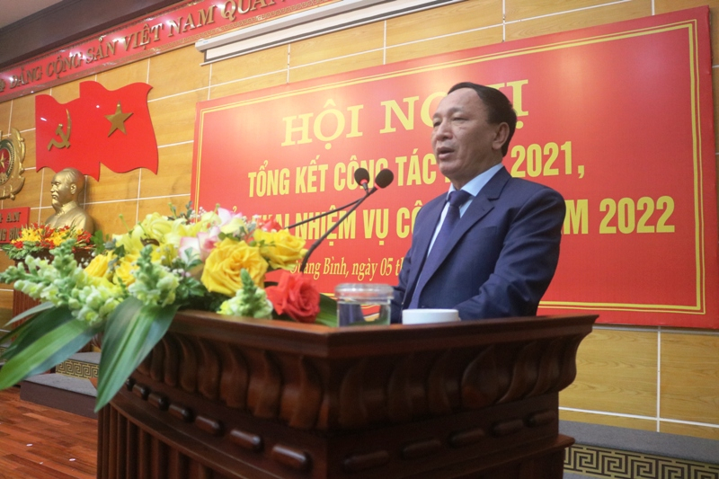 Mỗi cán bộ chiến sỹ luôn gắn bó mật thiết với Nhân dân -0