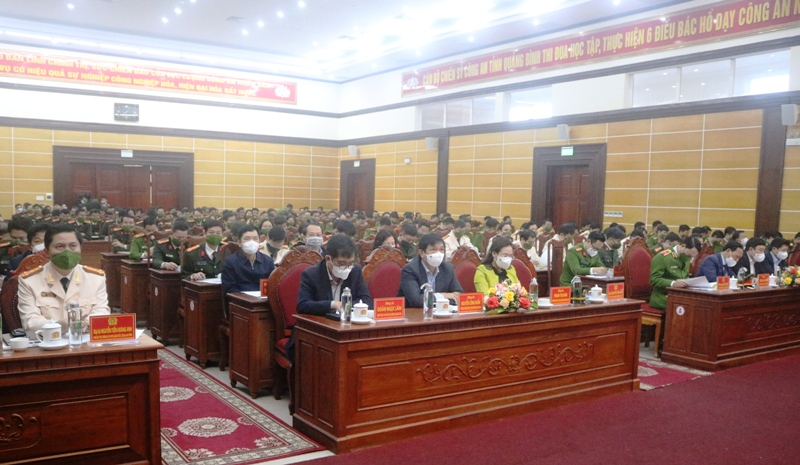 Mỗi cán bộ chiến sỹ luôn gắn bó mật thiết với Nhân dân -0