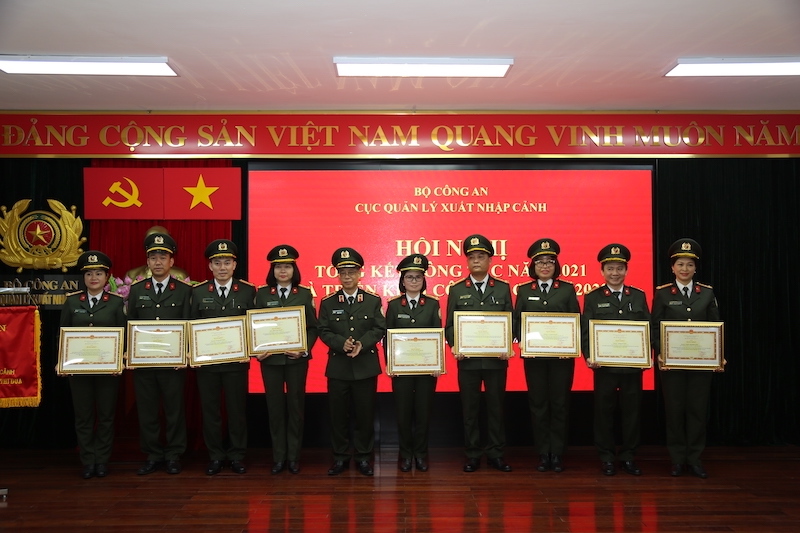 Làm tốt công tác kiểm tra, kiểm soát xuất, nhập cảnh phục vụ nghiêm ngặt phòng, chống dịch COVID-19 tại các cửa khẩu -0